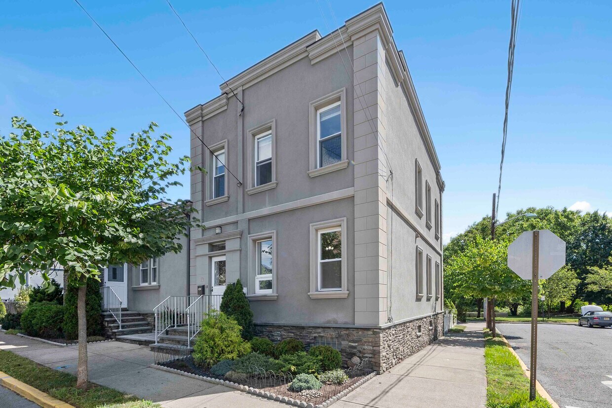 Primary Photo - 12-14 Borig Pl
