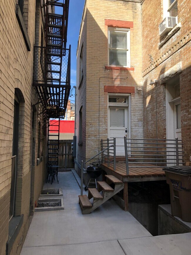 Building Photo - 407 E 300 S