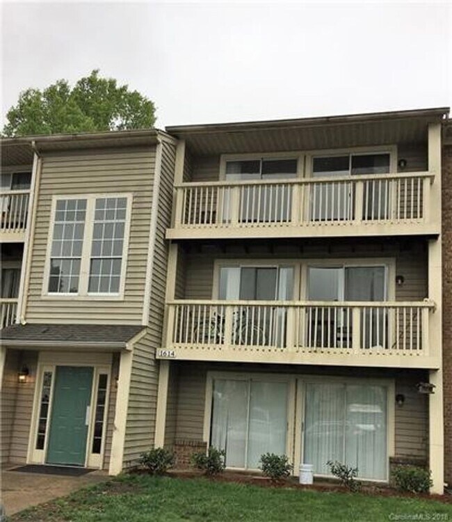 Building Photo - 1614 Arlyn Cir