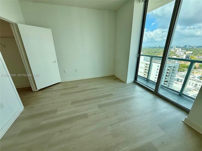 Foto del edificio - 79 SW 12th St