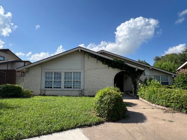 Photo - 1413 Glouchester Dr House
