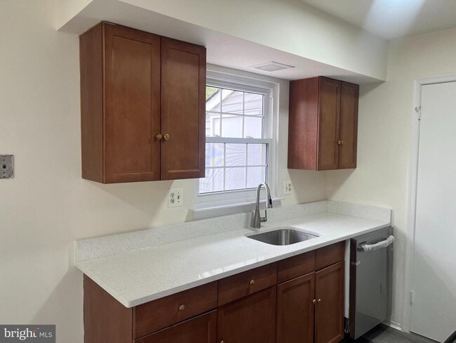 Foto del edificio - 702 Brandon Cir