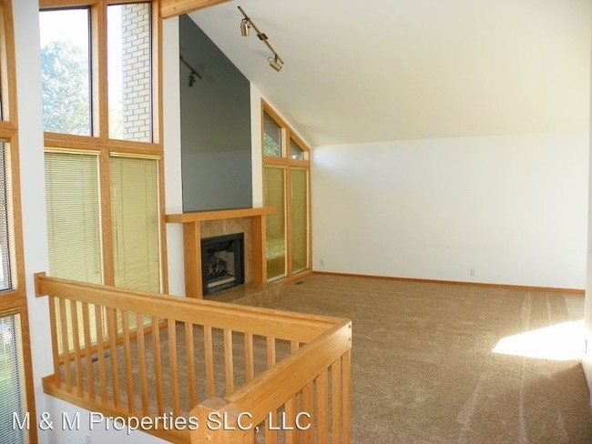 Building Photo - 2228 E Glacier View Dr