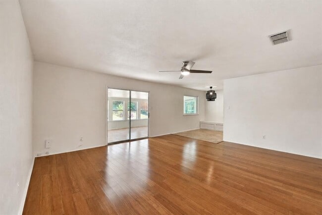 Building Photo - 8411 Romney Rd
