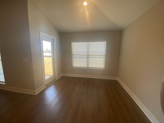 Foto del edificio - Spacious, Modern Home Convenient to Shoppi...
