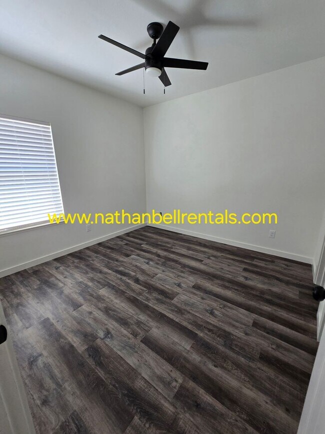 Building Photo - 2 Bed / 2 Bath Duplex