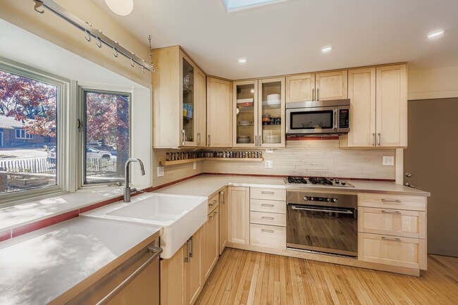 Foto del edificio - 2425 Dartmouth Ave