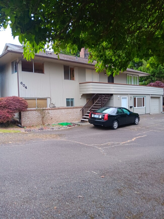 Building Photo - 604 Bel Aire Ave