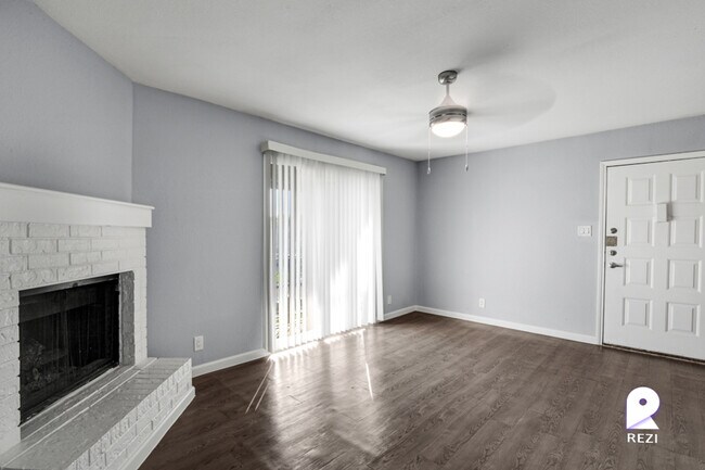 Building Photo - 6812 S Congress Ave
