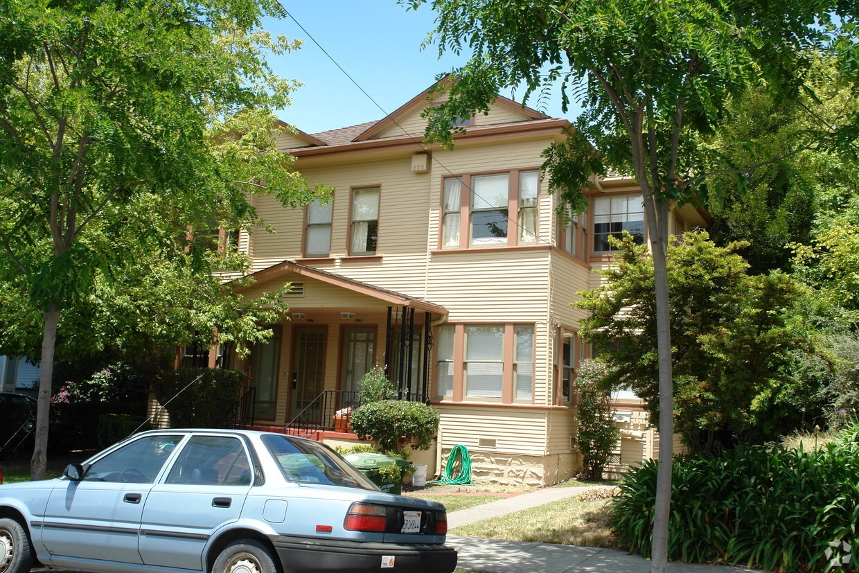 Primary Photo - 2239-2253 Derby St