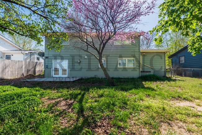 Building Photo - 1440 Community Dr
