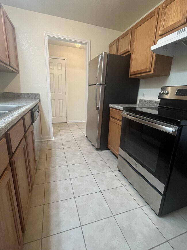 Foto del edificio - 1955 Camelot St