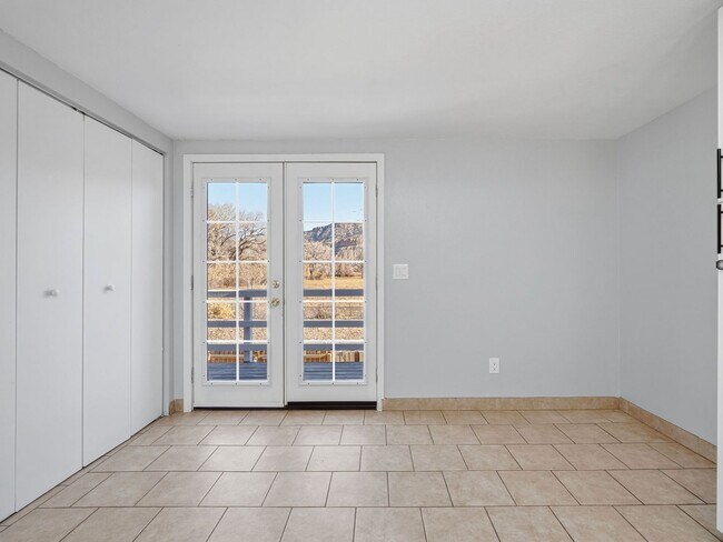 Building Photo - Palisade Perfection: Remodeled Condo Steps from Downtown!