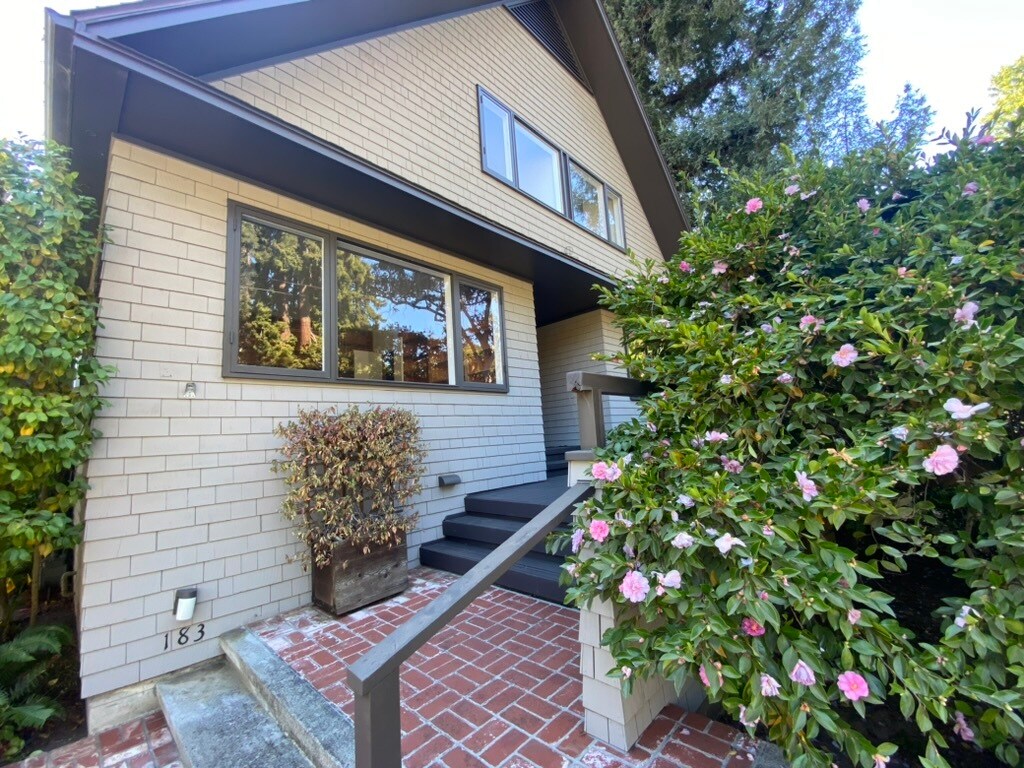 Foto principal - 183 W Poplar Ave