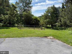 Building Photo - 147 Sieger Rd