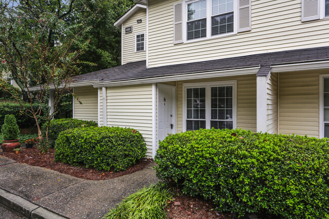 Townhouse entrance - 6800 Glenridge Dr