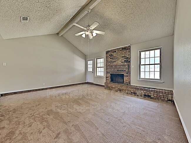 Building Photo - 2510 Valley View Dr
