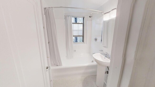 Foto del edificio - 1401 Beacon St