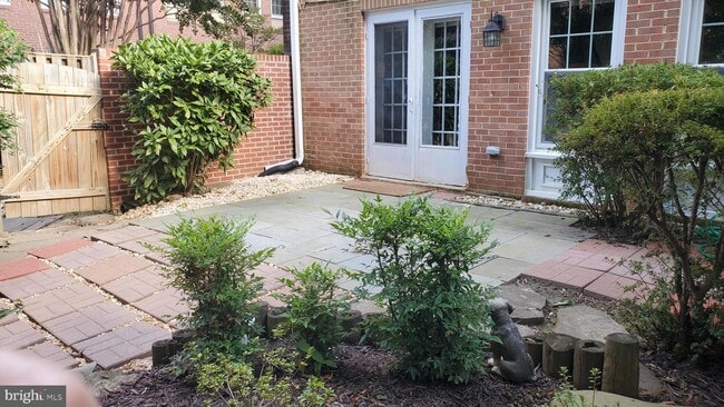 Building Photo - 6910 Mclean Park Manor Ct