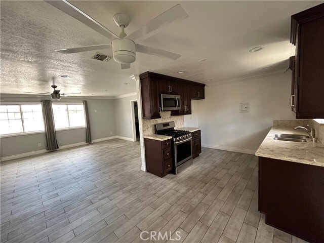 Foto del edificio - 10645 Western Ave