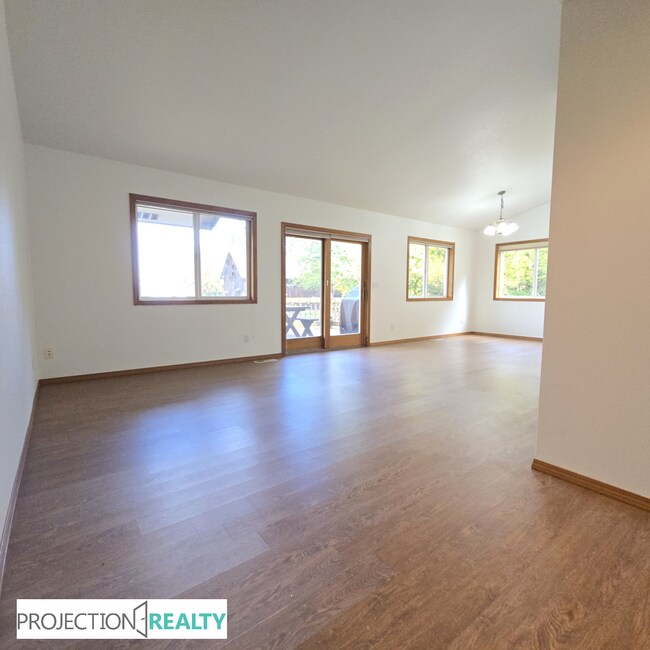 Foto del edificio - 34371 Church Rd