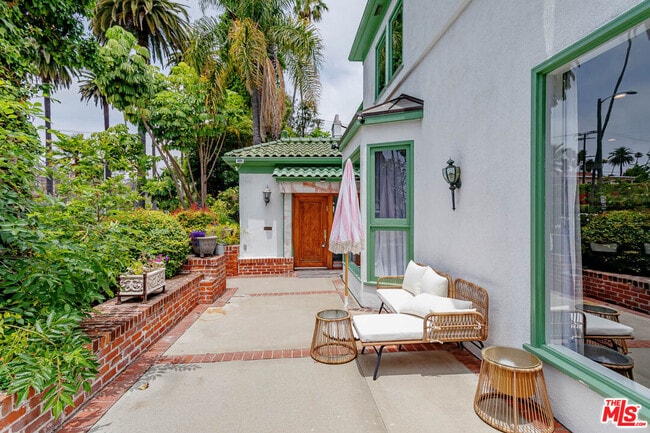 Foto del edificio - 508 N Canon Dr