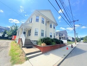 Building Photo - 33 Williams St