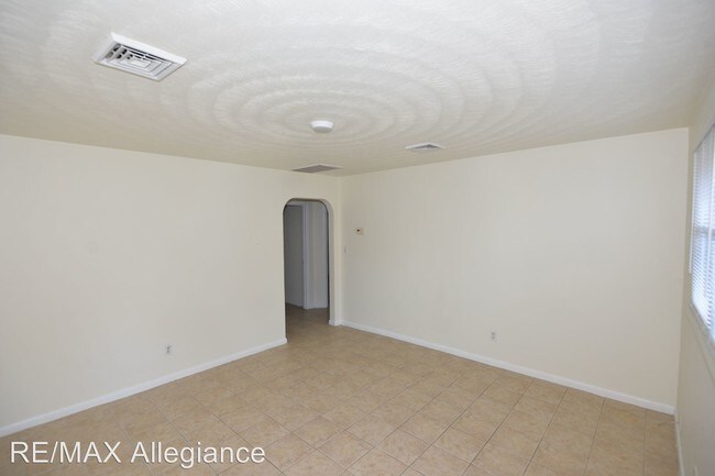 Building Photo - 2 br, 1 bath House - 1173 A GUNN HALL
