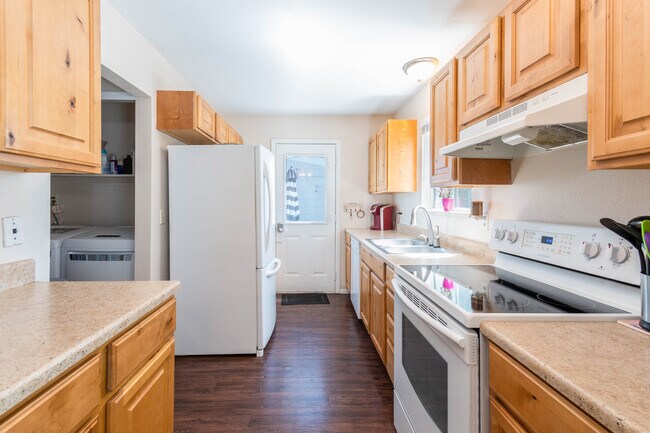 Kitchen - 4 Chablis Ct