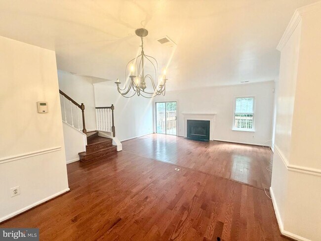Building Photo - 8594 Enochs Dr
