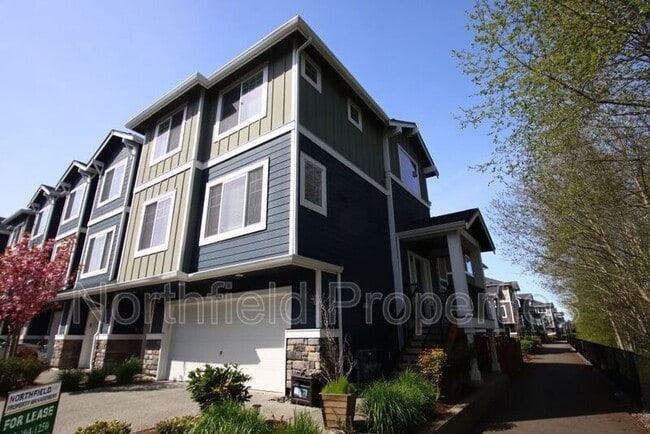 Building Photo - 3421 31st Dr