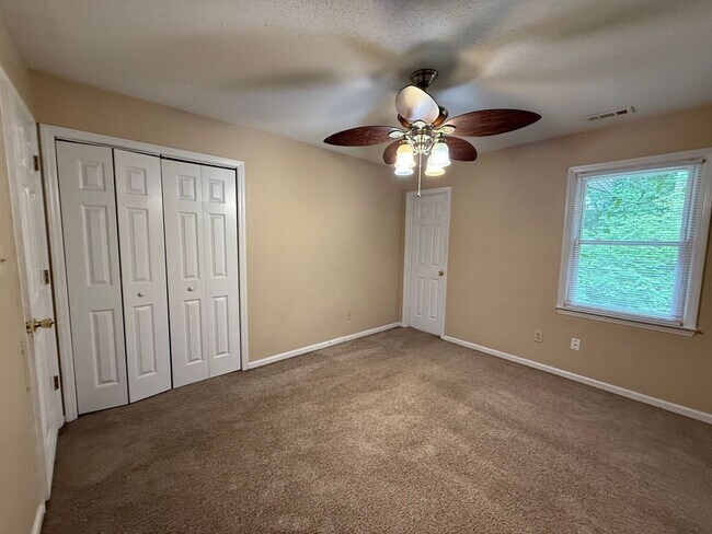 Building Photo - Nice 2 bedroom, 2 bath duplex.