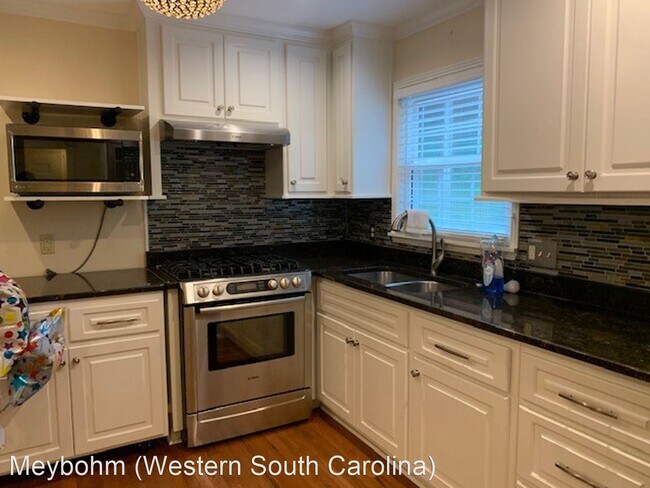 Building Photo - 5 br, 3.5 bath House - 7 Ivy Circle