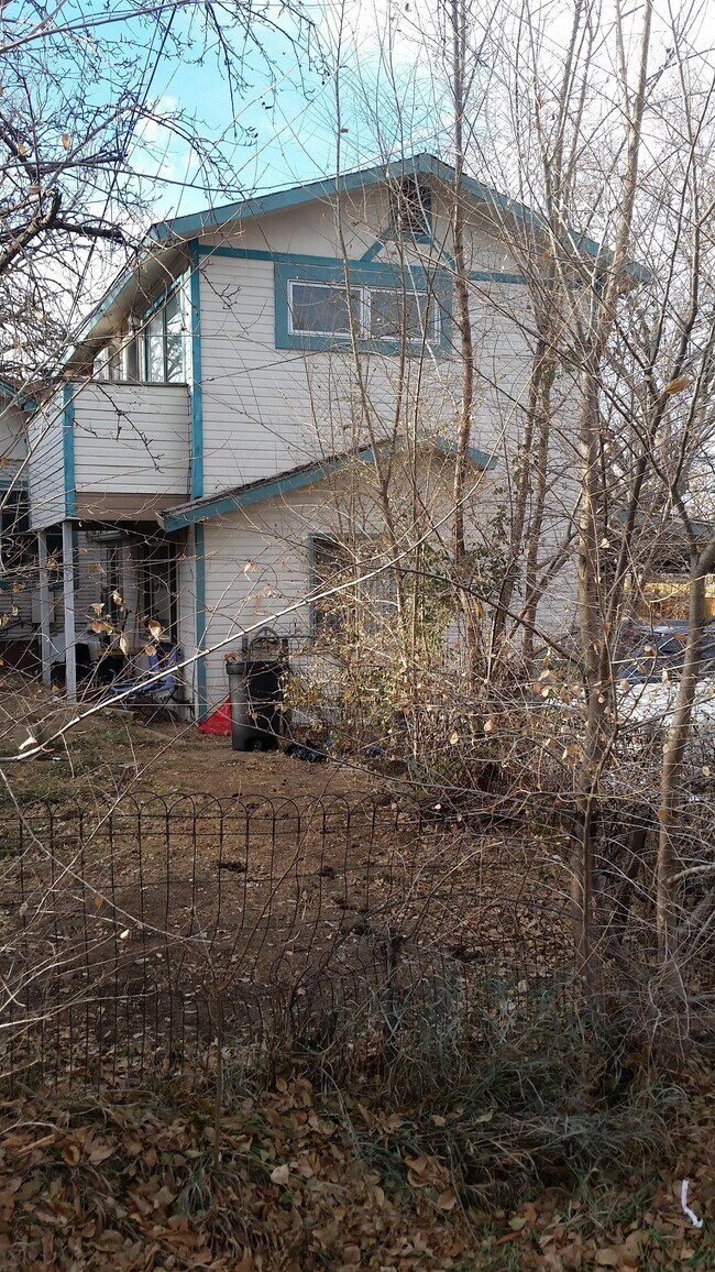 Building Photo - 5325 Primrose Ln