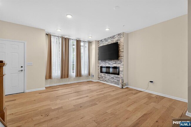 Building Photo - 28 Leahy Dr