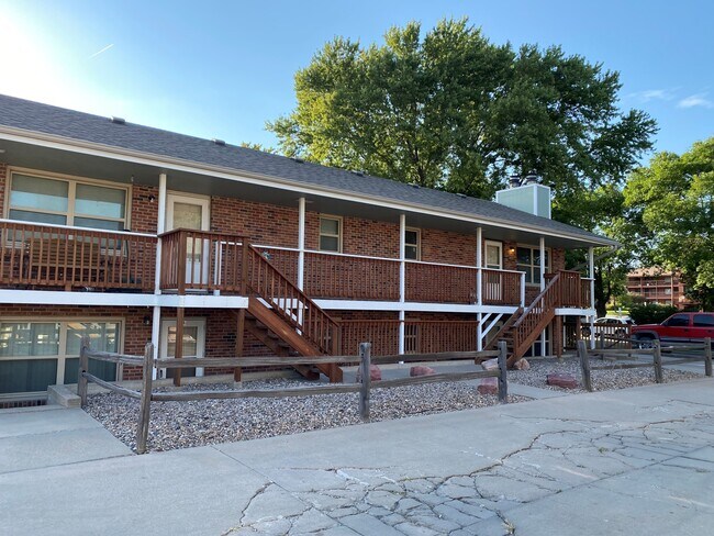 Buiding - 1825 Knox St