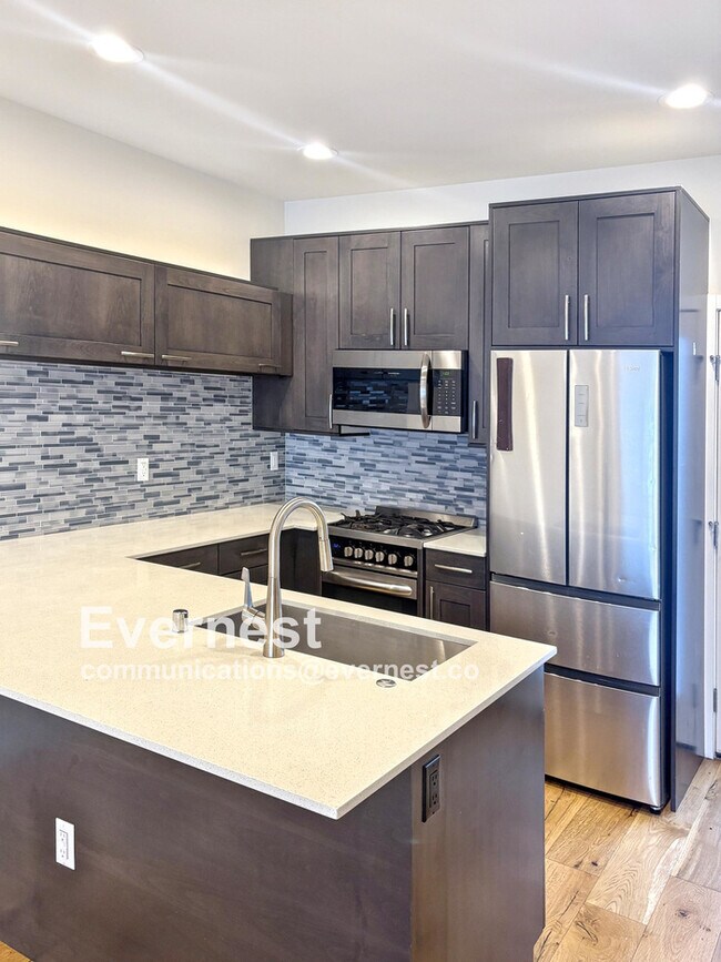 Foto del edificio - 8529 Interlake Ave N