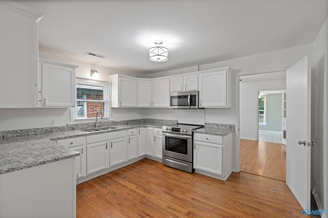 Building Photo - 409 McCullough Ave NE