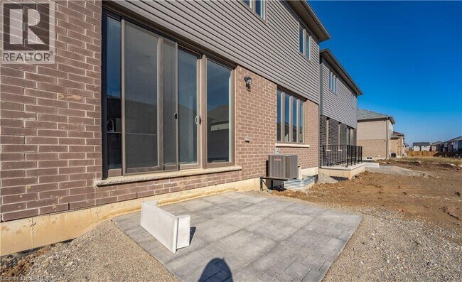 Building Photo - 175 Longboat Run W