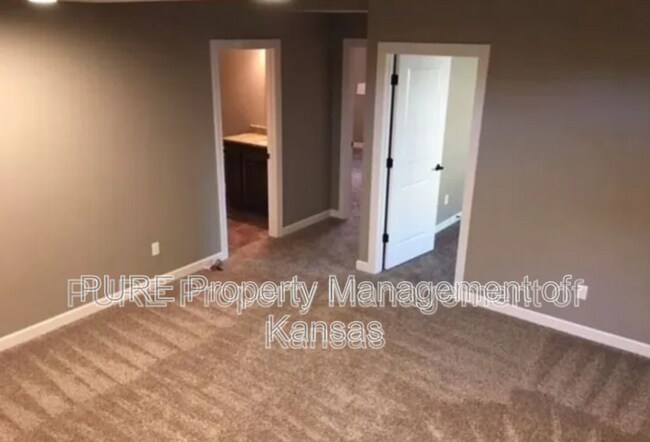 Building Photo - 4425 SE Gemstone Ln