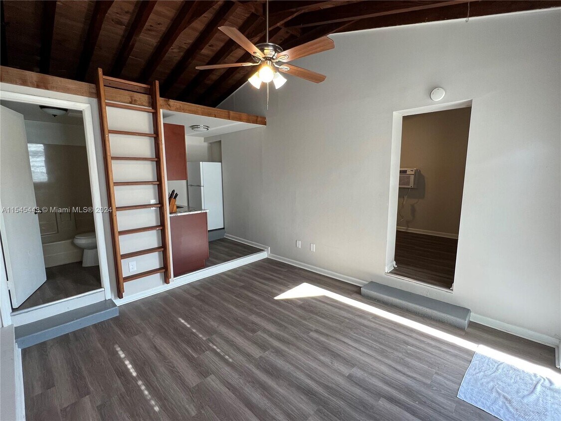 Primary Photo - 1001 S 22nd Ct