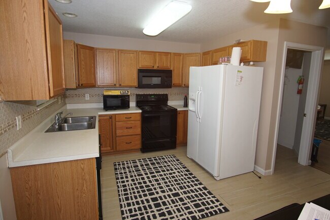 Building Photo - 4820 Poplar Crest Way
