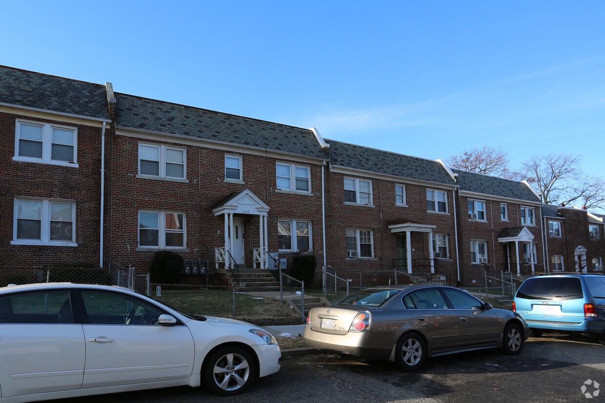 Building Photo - 1257-1259 Raum St NE