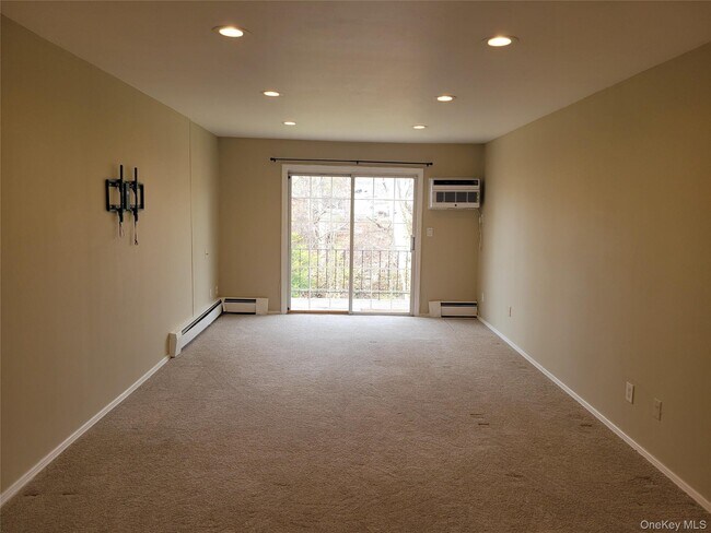 Building Photo - 100 Blydenburgh Rd