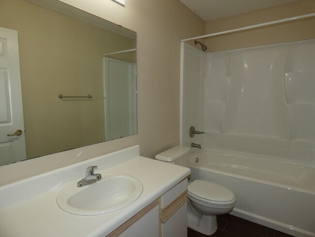 Foto del edificio - Adorable 2 Bedroom Convenient To Everything