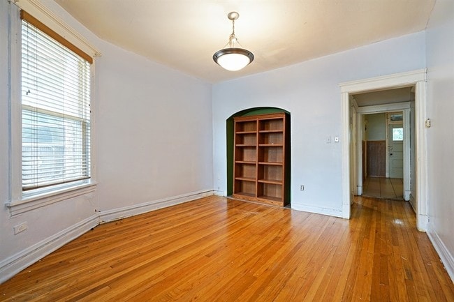 Building Photo - 6327 N Glenwood Ave