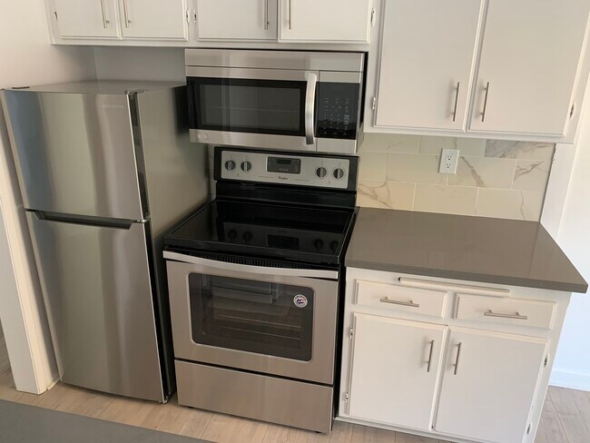Kitchen - 10965 Rochester Ave
