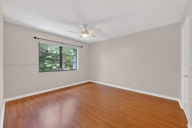 Foto del edificio - 3119 Oakland Shores Dr