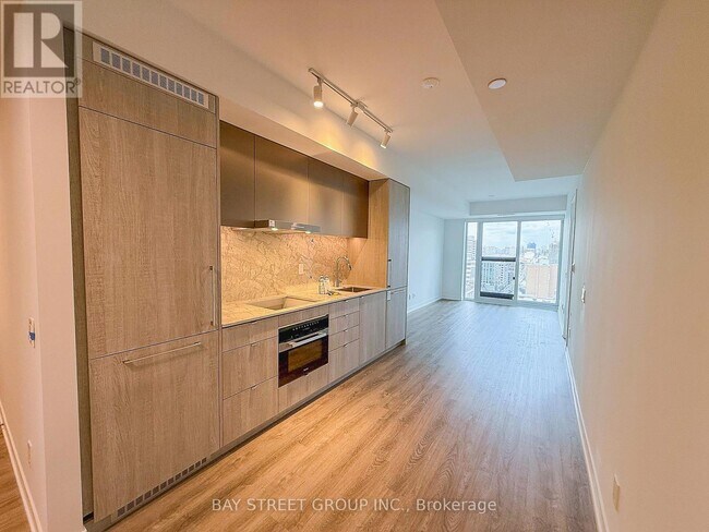 Photo du bâtiment - 771 Yonge St