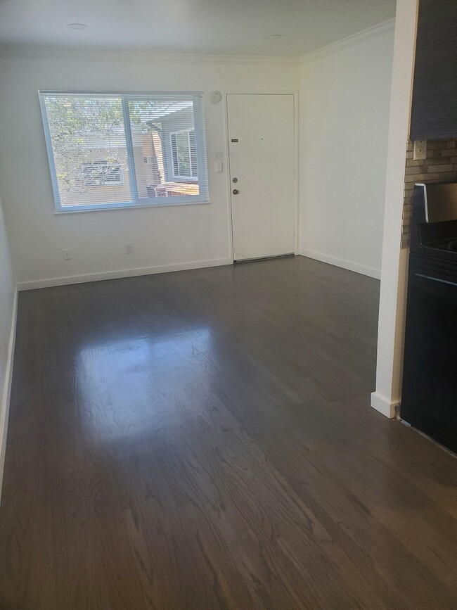 Laminenat Flooring - 1546 Arch St